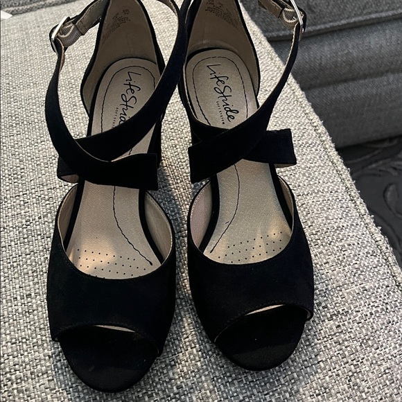 Life Stride Allison Strappy Dress Sandals Black size 7.5 NWOT - Picture 3 of 10